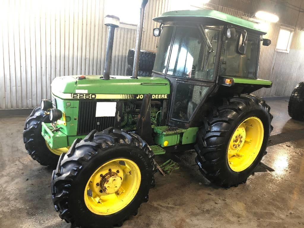 John Deere 2250 Dismantled for spare parts - Tracteur agricole: photos 1 John Deere 2250 Dismantled for spare parts - Tracteur agricole: photos 1