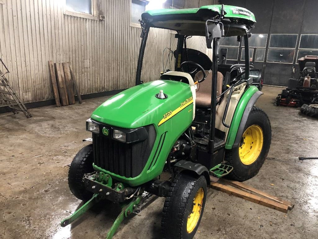 John Deere 3720 Dismantled: only spare parts - Tracteur communal: photos 3 John Deere 3720 Dismantled: only spare parts - Tracteur communal: photos 3