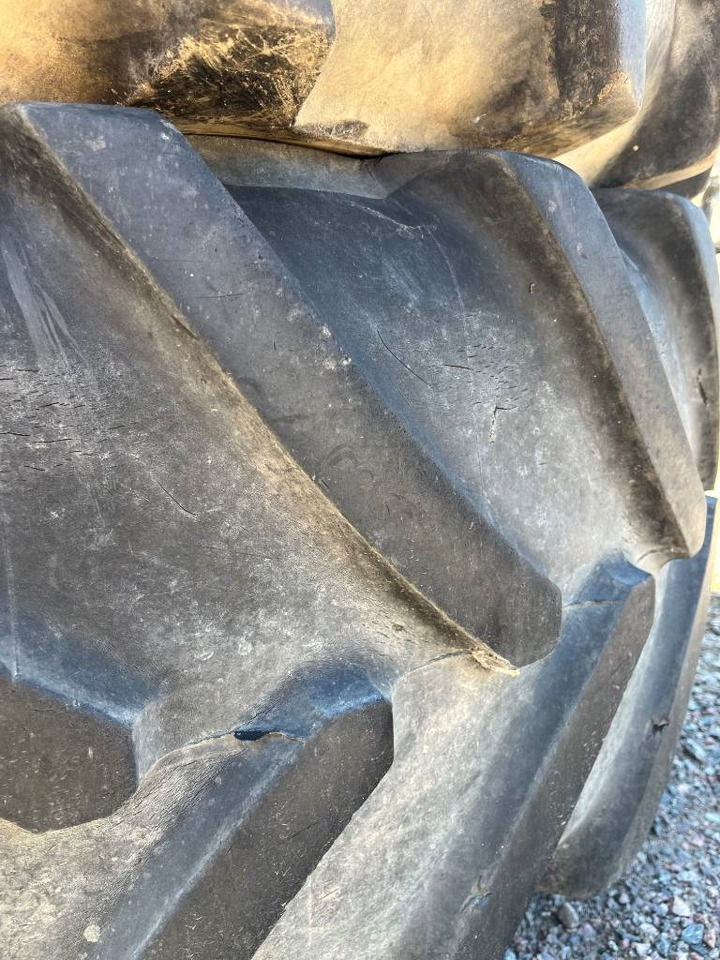 Michelin 540/65R38 till Massey Ferguson 6255  - Pneu pour Machine agricole: photos 5 Michelin 540/65R38 till Massey Ferguson 6255  - Pneu pour Machine agricole: photos 5