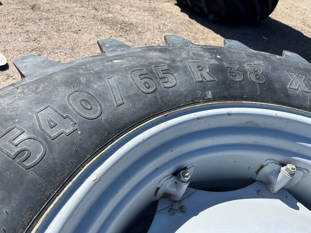 Michelin 540/65R38 till Massey Ferguson 6255  - Pneu pour Machine agricole: photos 4 Michelin 540/65R38 till Massey Ferguson 6255  - Pneu pour Machine agricole: photos 4