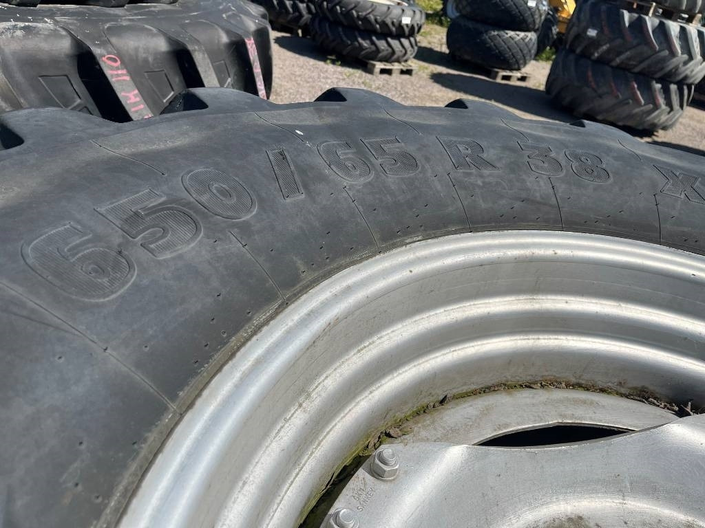 Michelin 650/65R38 till Case MX 135 - Pneu pour Machine agricole: photos 4 Michelin 650/65R38 till Case MX 135 - Pneu pour Machine agricole: photos 4