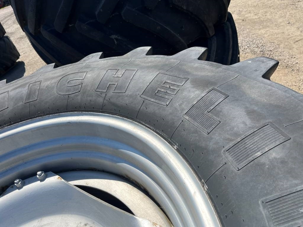 Michelin 650/65R38 till Case MX 135 - Pneu pour Machine agricole: photos 5 Michelin 650/65R38 till Case MX 135 - Pneu pour Machine agricole: photos 5
