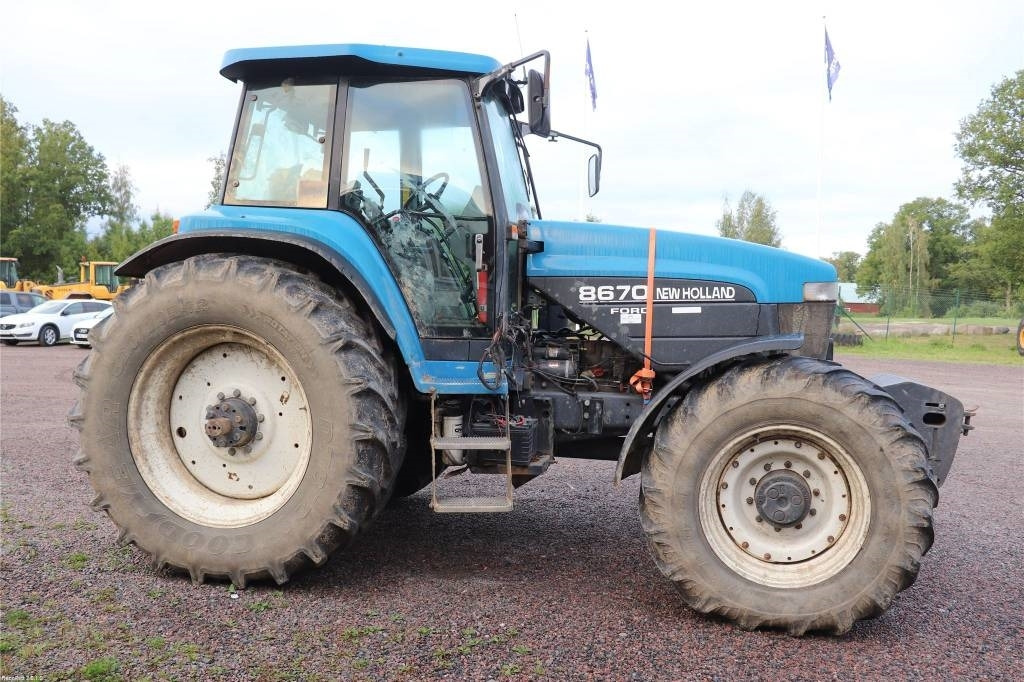 New Holland 8670 Dismantled: only spare parts - Tracteur agricole: photos 2 New Holland 8670 Dismantled: only spare parts - Tracteur agricole: photos 2