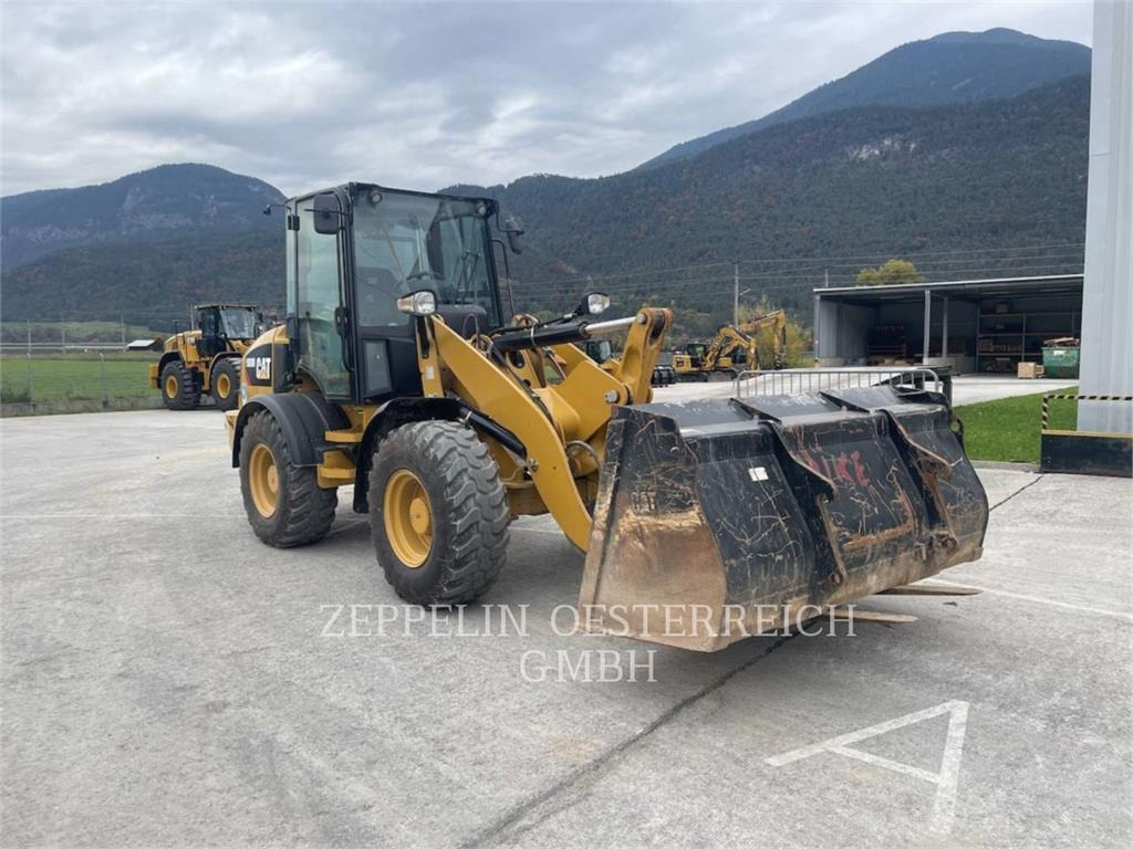 CAT 908M - Chargeuse sur pneus: photos 1 CAT 908M - Chargeuse sur pneus: photos 1