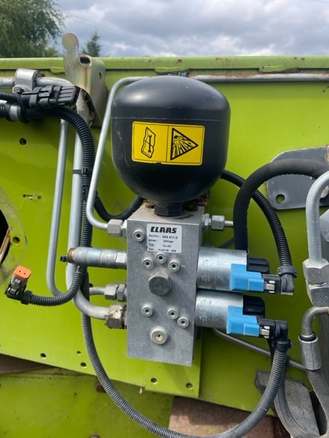 Blok zaworowy 0554110 Claas lexion Claas Avero - Valve hydraulique pour Machine agricole: photos 1 Blok zaworowy 0554110 Claas lexion Claas Avero - Valve hydraulique pour Machine agricole: photos 1