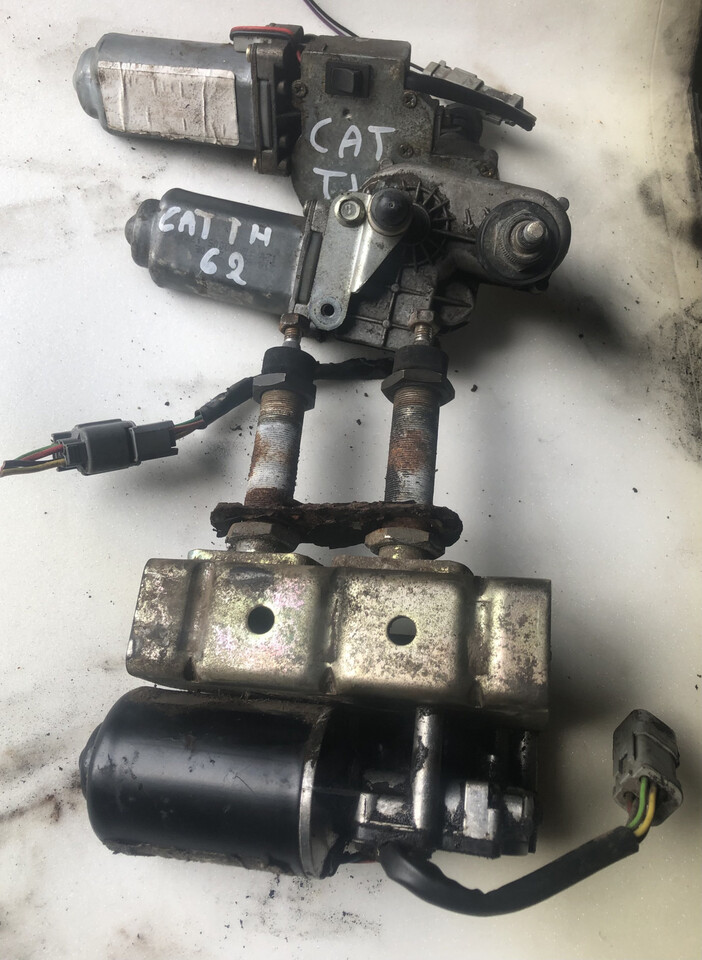 CAT TH 62- wycieraczki, silniczek wycieraczek/Caterpillar TH62 - Essuie-glace pour Machine agricole: photos 2 CAT TH 62- wycieraczki, silniczek wycieraczek/Caterpillar TH62 - Essuie-glace pour Machine agricole: photos 2