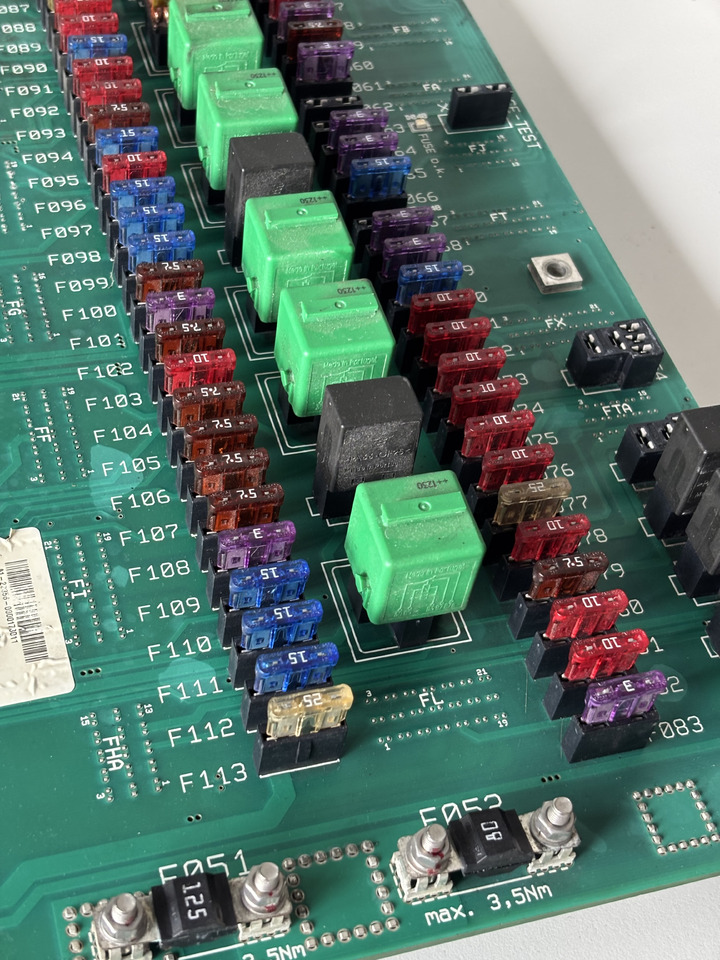 CLAAS 0000173011 Centrala Elektryczna Zentralelektrik - Bloc de gestion pour Machine agricole: photos 3 CLAAS 0000173011 Centrala Elektryczna Zentralelektrik - Bloc de gestion pour Machine agricole: photos 3