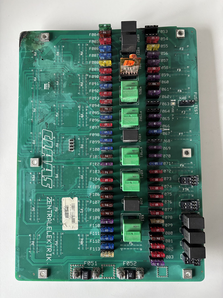 CLAAS 0000173011 Centrala Elektryczna Zentralelektrik - Bloc de gestion pour Machine agricole: photos 1 CLAAS 0000173011 Centrala Elektryczna Zentralelektrik - Bloc de gestion pour Machine agricole: photos 1