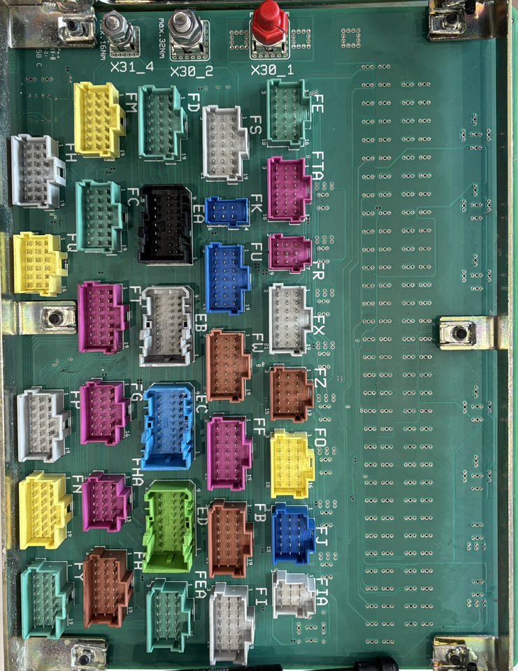 CLAAS 0000173100 Zentralelektrik Płyta Centralna Elektronika - Bloc de gestion pour Machine agricole: photos 2 CLAAS 0000173100 Zentralelektrik Płyta Centralna Elektronika - Bloc de gestion pour Machine agricole: photos 2