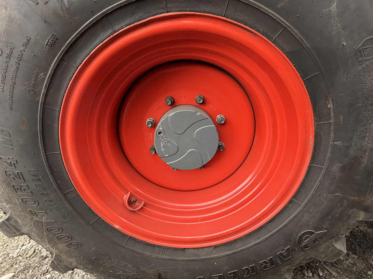 CLAAS Scorpion FELGA DW16Lx24 DW 16 L x 24 16x24 8 szpilek - Jante pour Machine agricole: photos 2 CLAAS Scorpion FELGA DW16Lx24 DW 16 L x 24 16x24 8 szpilek - Jante pour Machine agricole: photos 2