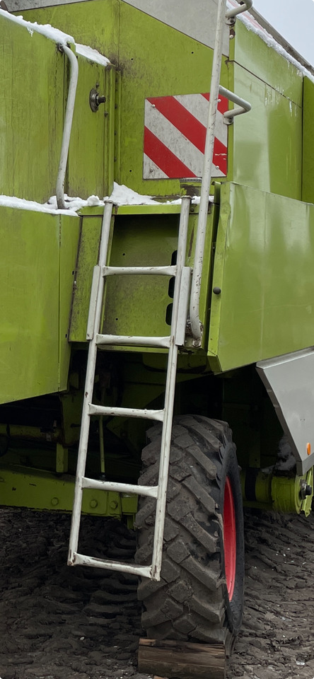 Claas Dominator - wejście tylne - drabinka 0006465883 0006075390 - Marchepied pour Machine agricole: photos 1 Claas Dominator - wejście tylne - drabinka 0006465883 0006075390 - Marchepied pour Machine agricole: photos 1