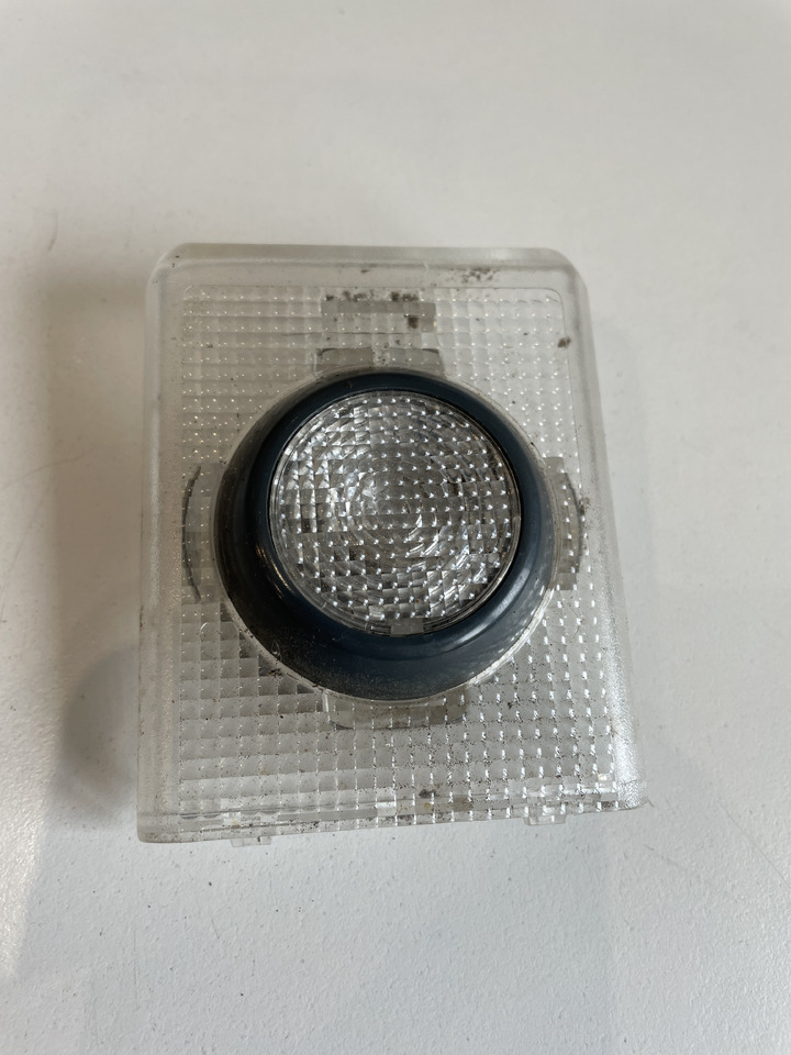 Claas Lexion - lampka wnętrza oświetlenie - Lumière/ Éclairage pour Machine agricole: photos 1 Claas Lexion - lampka wnętrza oświetlenie - Lumière/ Éclairage pour Machine agricole: photos 1