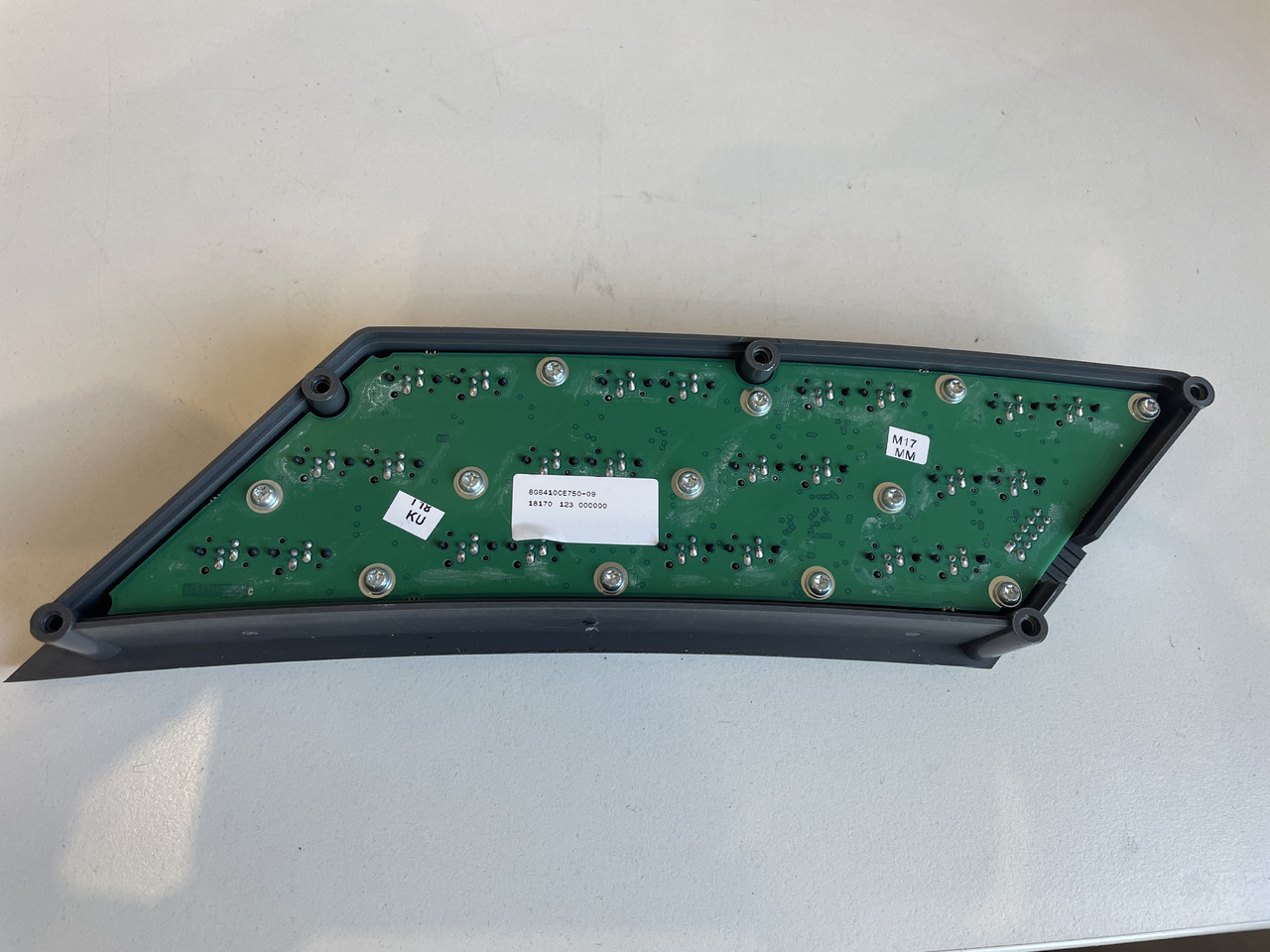 Fendt 512, 513, 514, 516, 714, 716, 718, 720, 722, 724 - panel obsługowy F743810460010 - Cabine et intérieur pour Tracteur agricole: photos 2 Fendt 512, 513, 514, 516, 714, 716, 718, 720, 722, 724 - panel obsługowy F743810460010 - Cabine et intérieur pour Tracteur agricole: photos 2