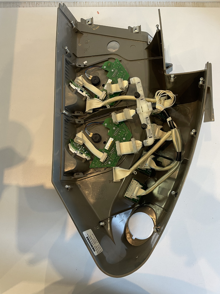 Fendt 920 -pulpit panel sterujący F718970071020 - Cabine et intérieur pour Machine agricole: photos 4 Fendt 920 -pulpit panel sterujący F718970071020 - Cabine et intérieur pour Machine agricole: photos 4