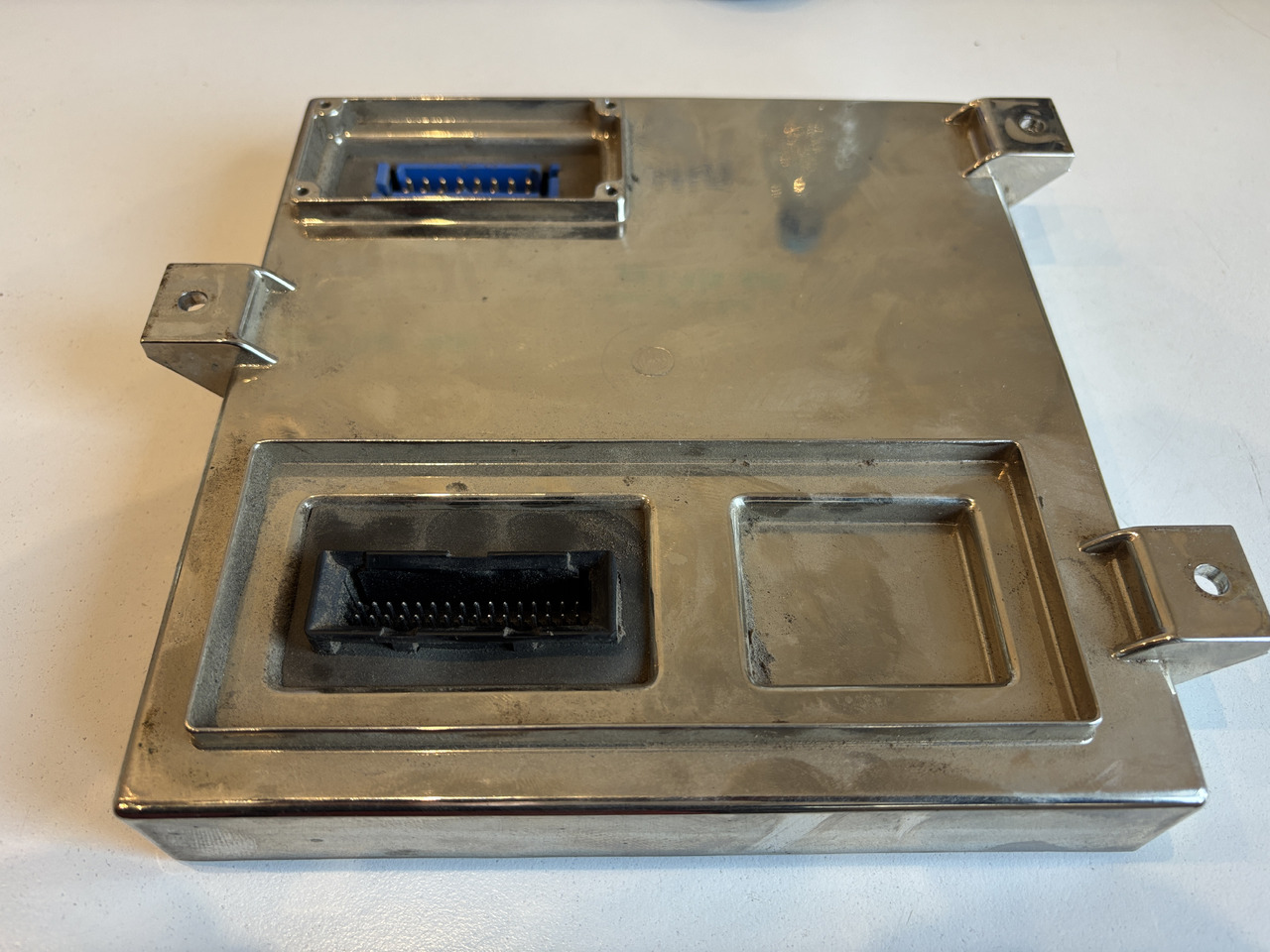 Ford 8670 8790 8890 8990 - sterownik silnika ECU 86512103 86013117 86025963 - Système électrique pour Machine agricole: photos 2 Ford 8670 8790 8890 8990 - sterownik silnika ECU 86512103 86013117 86025963 - Système électrique pour Machine agricole: photos 2