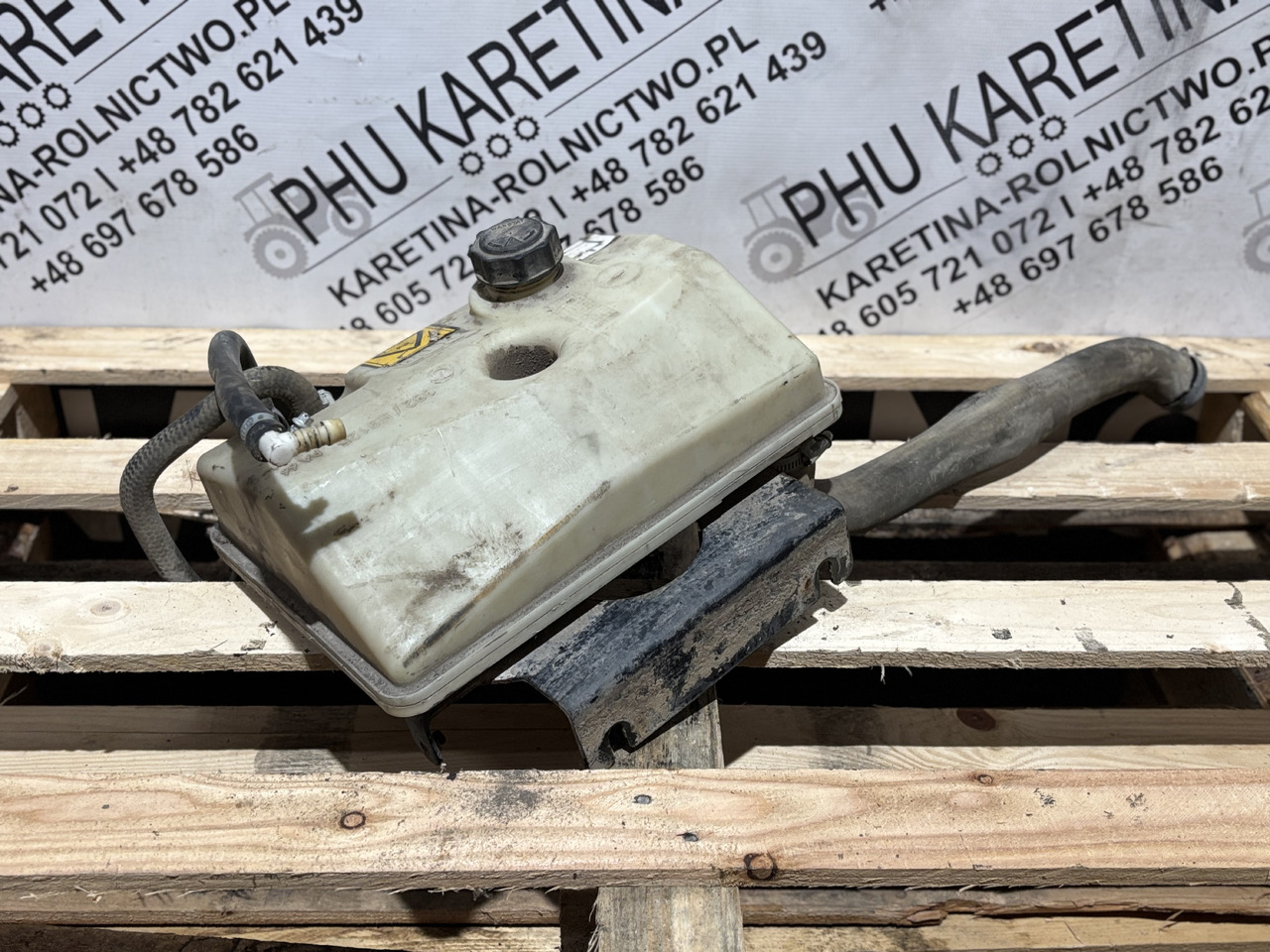 JCB 332/E9125 Zbiornik wyrównawczy płynu chłodniczego - Vase d'expansion pour Engins de chantier: photos 1 JCB 332/E9125 Zbiornik wyrównawczy płynu chłodniczego - Vase d'expansion pour Engins de chantier: photos 1