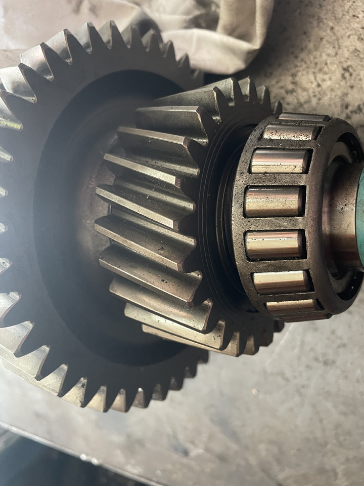 JCB 535 527 - wałek skrzyni biegów 459M5153 - Boîte de vitesse et pièces pour Matériel de manutention: photos 2 JCB 535 527 - wałek skrzyni biegów 459M5153 - Boîte de vitesse et pièces pour Matériel de manutention: photos 2