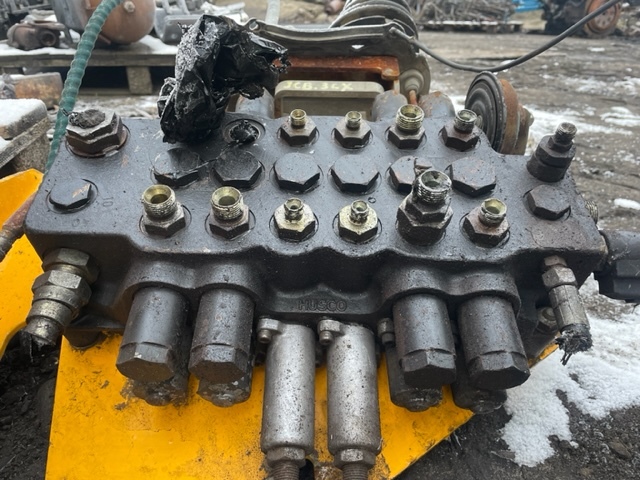 Jcb 3cx rozdzielacz hydrauliczny tylni - Valve hydraulique pour Machine agricole: photos 4 Jcb 3cx rozdzielacz hydrauliczny tylni - Valve hydraulique pour Machine agricole: photos 4