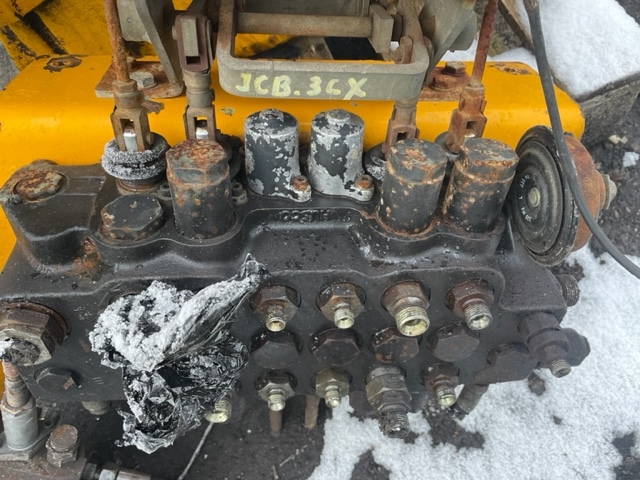 Jcb 3cx rozdzielacz hydrauliczny tylni - Valve hydraulique pour Machine agricole: photos 5 Jcb 3cx rozdzielacz hydrauliczny tylni - Valve hydraulique pour Machine agricole: photos 5