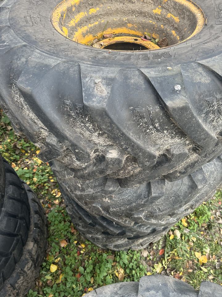 Jcb 531-70 541-70 koła + felgi koła kompletne - Jante pour Machine agricole: photos 2 Jcb 531-70 541-70 koła + felgi koła kompletne - Jante pour Machine agricole: photos 2