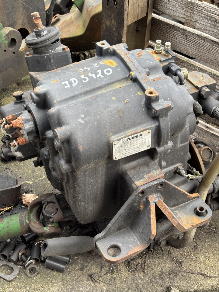 John Deere 3200 3215 3220 3415 3420 Skrzynia Biegów TURNER COM-T4-2030 AZ54187 - Boîte de vitesse pour Machine agricole: photos 1 John Deere 3200 3215 3220 3415 3420 Skrzynia Biegów TURNER COM-T4-2030 AZ54187 - Boîte de vitesse pour Machine agricole: photos 1