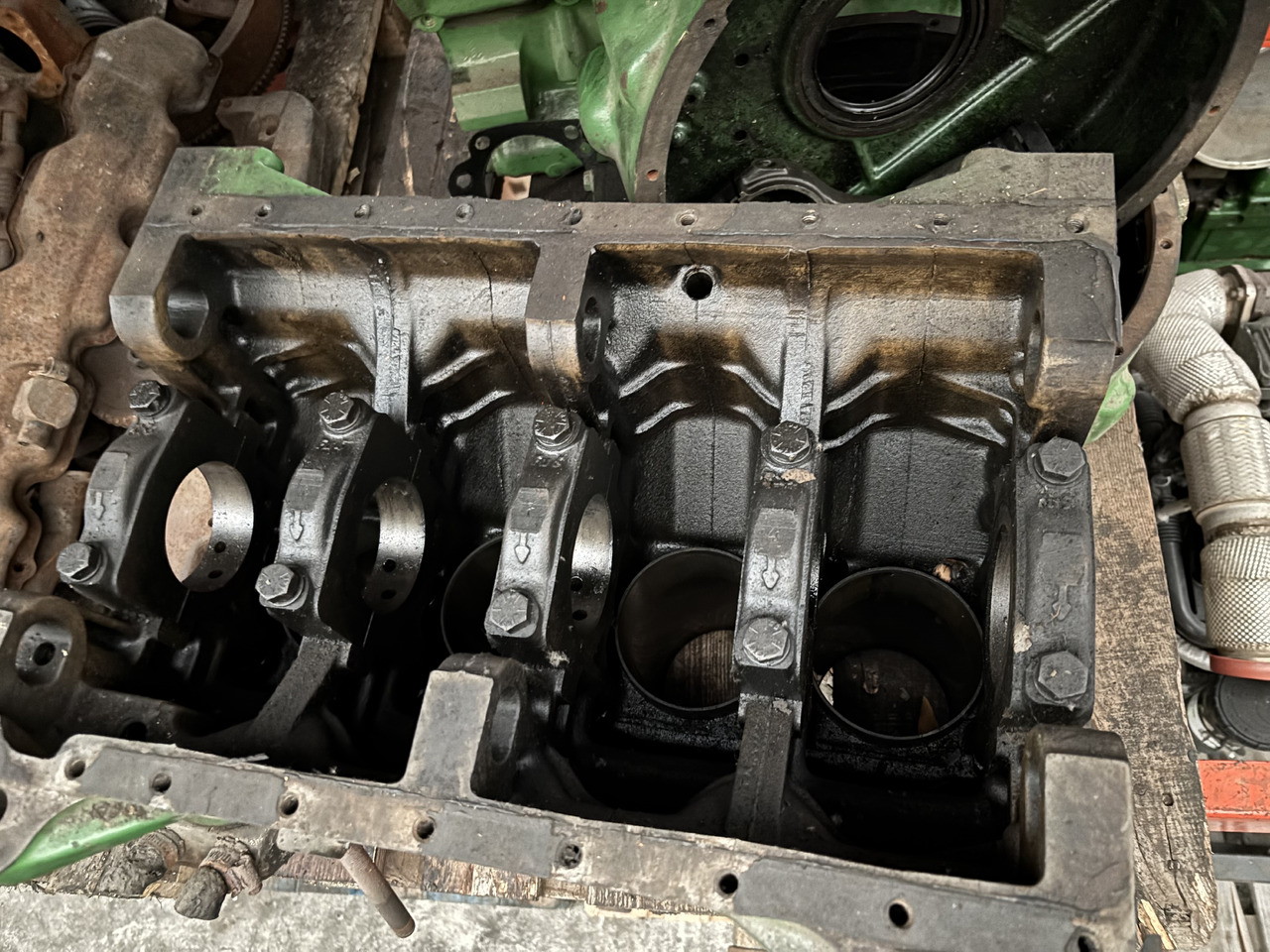 John Deere 4039TF 4045 R116195 R11619 R121421 Blok Silnika Tłoki Obudowa Koła Zamachowego CZĘŚCI - Bloc-cylindres pour Machine agricole: photos 4 John Deere 4039TF 4045 R116195 R11619 R121421 Blok Silnika Tłoki Obudowa Koła Zamachowego CZĘŚCI - Bloc-cylindres pour Machine agricole: photos 4