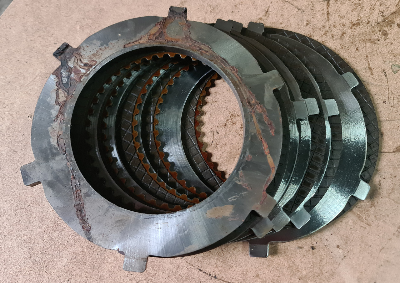 John Deere 4650, 4850 Płytka Sprzęgła Tarcze R115319 RE234261 R77663 - Embrayage et pièces pour Machine agricole: photos 1 John Deere 4650, 4850 Płytka Sprzęgła Tarcze R115319 RE234261 R77663 - Embrayage et pièces pour Machine agricole: photos 1