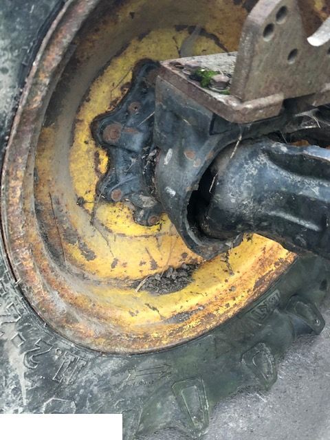 Moyeu pour Machine agricole John Deere 5400 - Piasta [CZĘŚCI]: photos 1