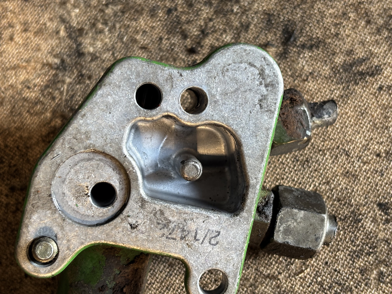 John Deere 6010 6110 6210 6506 6600 Obudowa zaworu elektromagnetycznego L112092 - Valve hydraulique pour Machine agricole: photos 3 John Deere 6010 6110 6210 6506 6600 Obudowa zaworu elektromagnetycznego L112092 - Valve hydraulique pour Machine agricole: photos 3