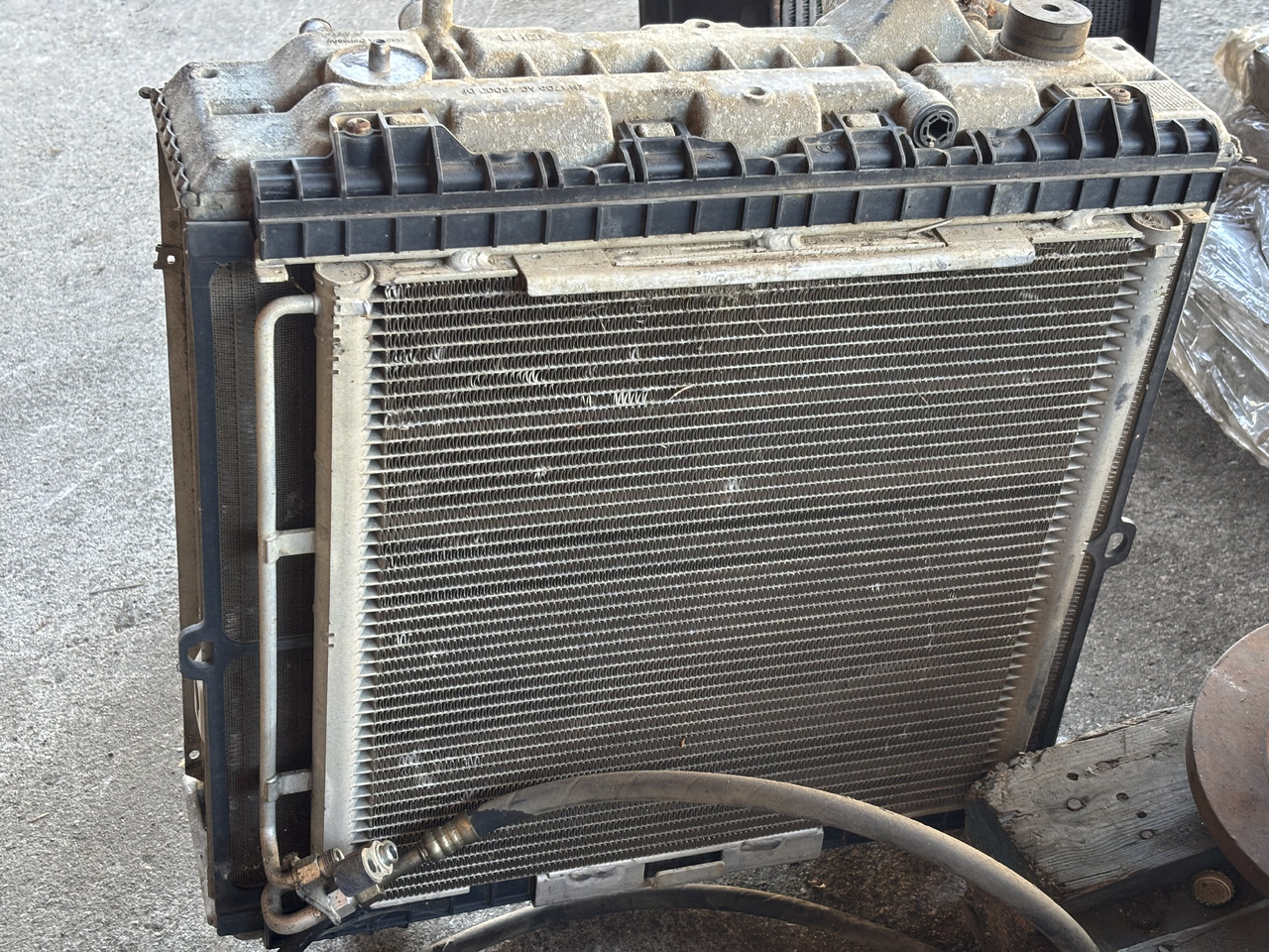John Deere 6430 Chłodnica AL209032 - Radiateur pour Machine agricole: photos 1 John Deere 6430 Chłodnica AL209032 - Radiateur pour Machine agricole: photos 1