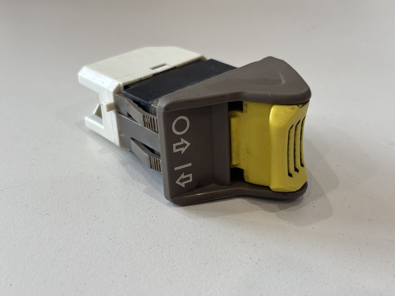 John Deere 6M 6R 6xxx Przełącznik Sterowania tylnym WOM AL218836 - Système électrique pour Machine agricole: photos 2 John Deere 6M 6R 6xxx Przełącznik Sterowania tylnym WOM AL218836 - Système électrique pour Machine agricole: photos 2