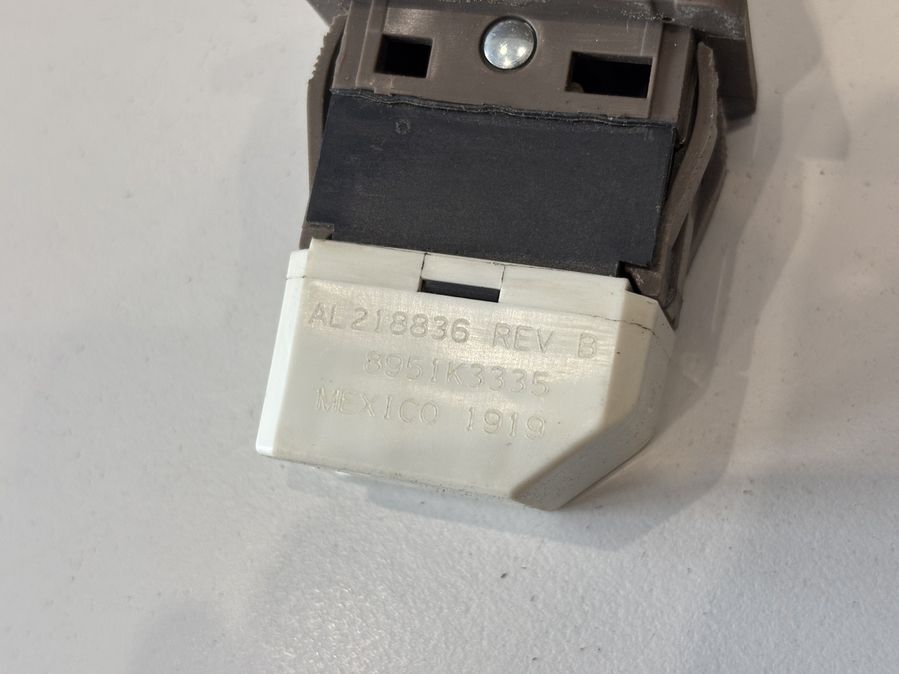 John Deere 6M 6R 6xxx Przełącznik Sterowania tylnym WOM AL218836 - Système électrique pour Machine agricole: photos 4 John Deere 6M 6R 6xxx Przełącznik Sterowania tylnym WOM AL218836 - Système électrique pour Machine agricole: photos 4