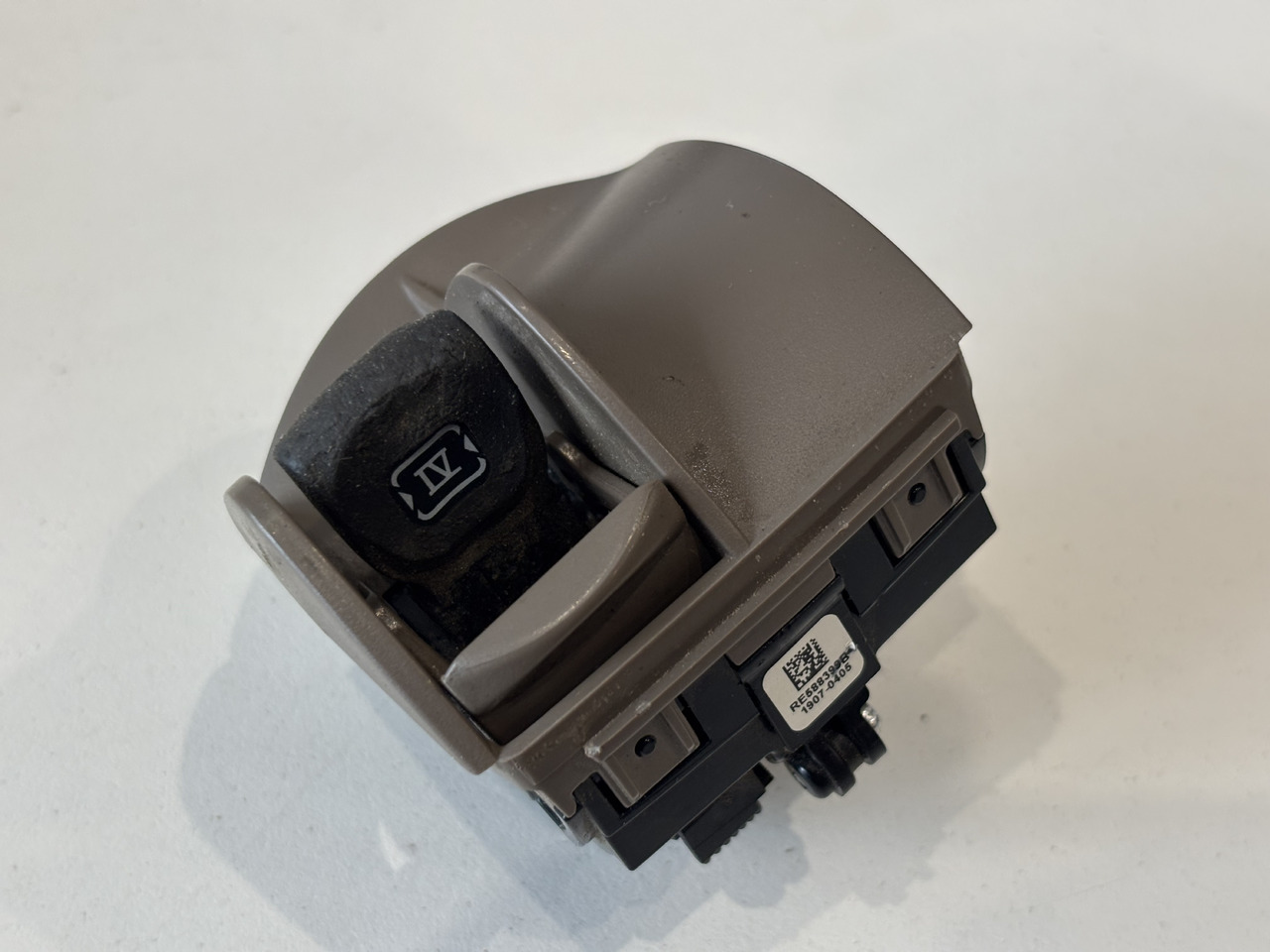 John Deere 6R 7M 6xxx 7xxx 8xxx 9xxx Lewy Moduł Sterujący Przełącznik RE588399 - Système électrique pour Machine agricole: photos 2 John Deere 6R 7M 6xxx 7xxx 8xxx 9xxx Lewy Moduł Sterujący Przełącznik RE588399 - Système électrique pour Machine agricole: photos 2