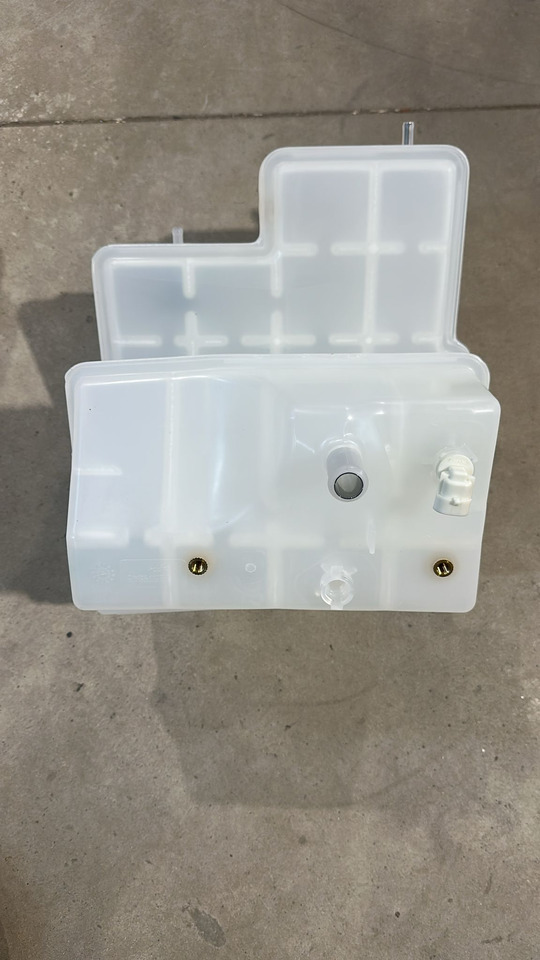 John Deere 7R 7210R 7270R 7230R 7250R 7310R Zbiornik chłodnicy Zbiornik Płynu RE579843 NOWY - Vase d'expansion pour Machine agricole: photos 1 John Deere 7R 7210R 7270R 7230R 7250R 7310R Zbiornik chłodnicy Zbiornik Płynu RE579843 NOWY - Vase d'expansion pour Machine agricole: photos 1