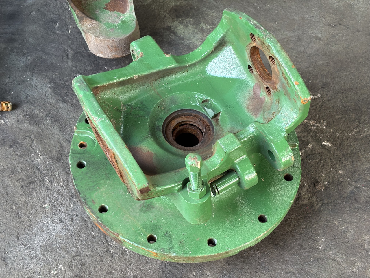 John Deere 7RXXX 7R330 7R 330 Zwrotnica Przegub Piasta R301661 RE592905 R135866 - Fusée d'essieu pour Machine agricole: photos 1 John Deere 7RXXX 7R330 7R 330 Zwrotnica Przegub Piasta R301661 RE592905 R135866 - Fusée d'essieu pour Machine agricole: photos 1