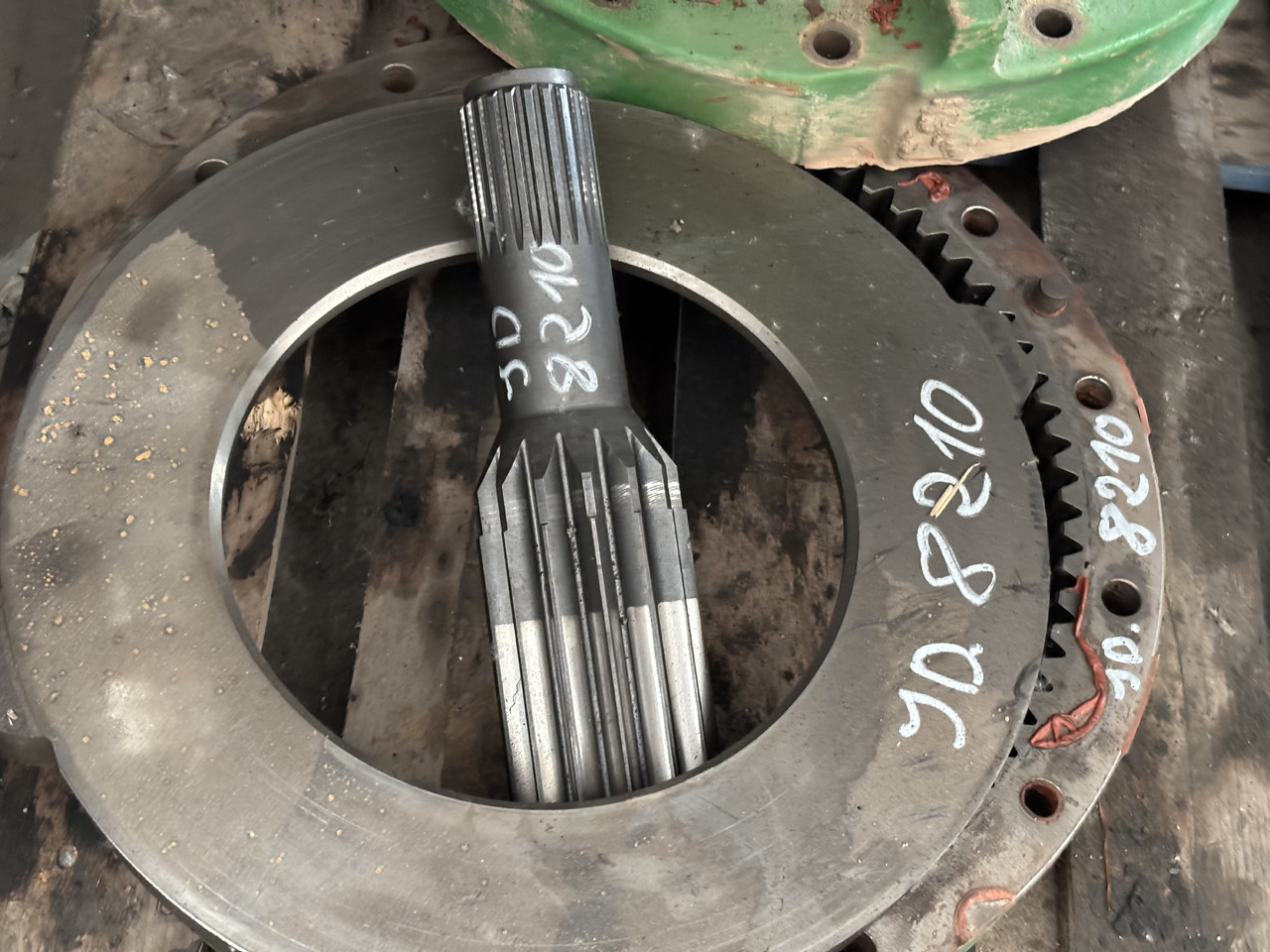 John Deere 8330 8370  Zwolnica Tylna Obudowa Wał R156486  R174225 R156486 R314670 R296985 R560119 - Moteur de translation pour Machine agricole: photos 2 John Deere 8330 8370  Zwolnica Tylna Obudowa Wał R156486  R174225 R156486 R314670 R296985 R560119 - Moteur de translation pour Machine agricole: photos 2
