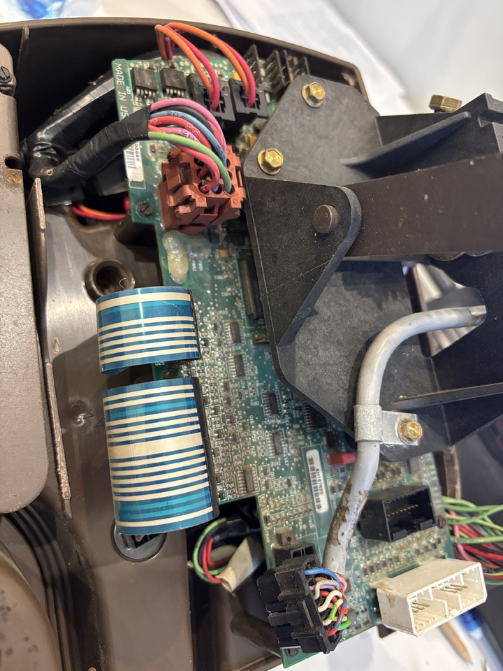 John Deere 9650 9750 STS CTS - płytka elektryczna podłokietnika AH167623 - Système électrique pour Tracteur agricole: photos 2 John Deere 9650 9750 STS CTS - płytka elektryczna podłokietnika AH167623 - Système électrique pour Tracteur agricole: photos 2