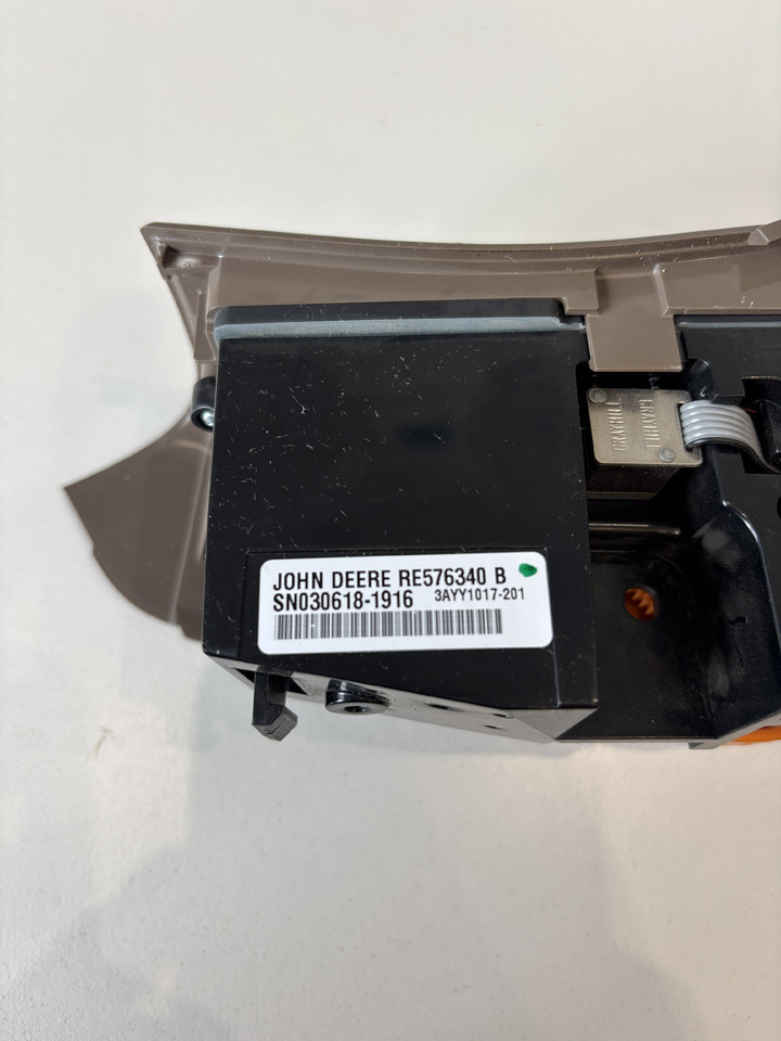 John Deere seria 6000 7000 8000 R - kontroler jazdy RE576340 - Système électrique pour Machine agricole: photos 4 John Deere seria 6000 7000 8000 R - kontroler jazdy RE576340 - Système électrique pour Machine agricole: photos 4
