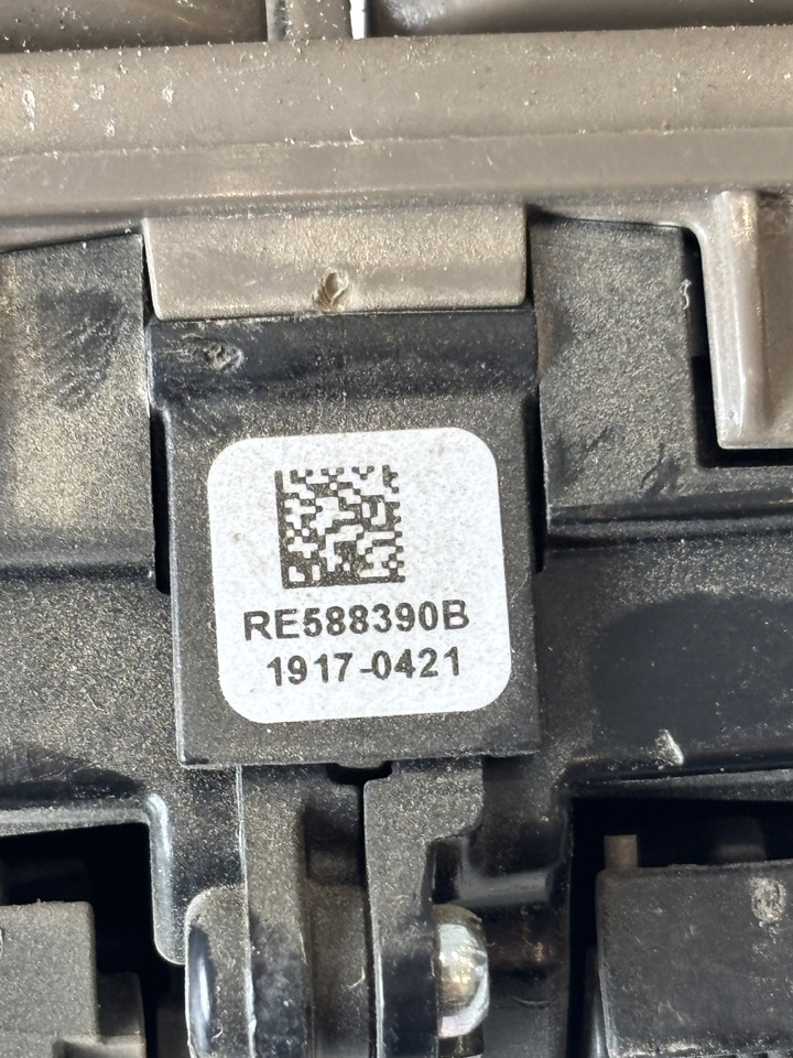 John Deere seria 6000 7000 8000 R - moduł przełącznik tylnego TUZ RE588390 TA26634 - Système électrique pour Machine agricole: photos 3 John Deere seria 6000 7000 8000 R - moduł przełącznik tylnego TUZ RE588390 TA26634 - Système électrique pour Machine agricole: photos 3