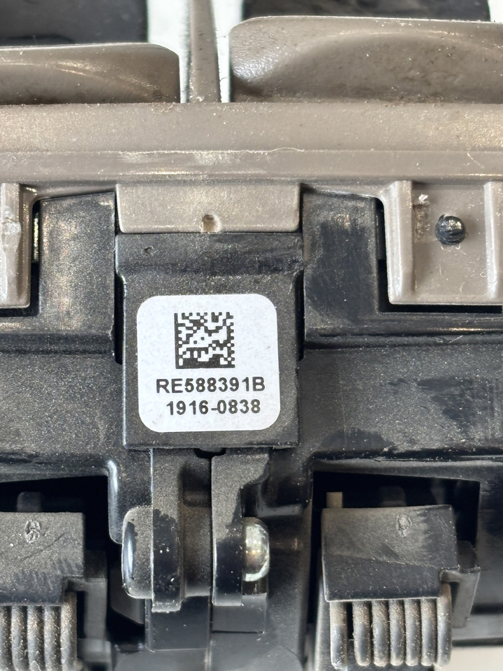 John Deere seria 6000 7000 8000 R - przełącznik tylnego TUZa RE588391 RE586552 - Capteur pour Machine agricole: photos 4 John Deere seria 6000 7000 8000 R - przełącznik tylnego TUZa RE588391 RE586552 - Capteur pour Machine agricole: photos 4