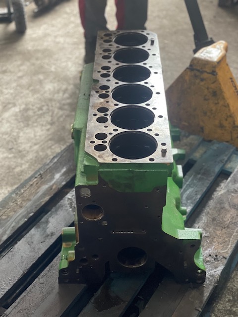 John deere R504850 C blok cylindrów - Bloc-cylindres pour Machine agricole: photos 4 John deere R504850 C blok cylindrów - Bloc-cylindres pour Machine agricole: photos 4
