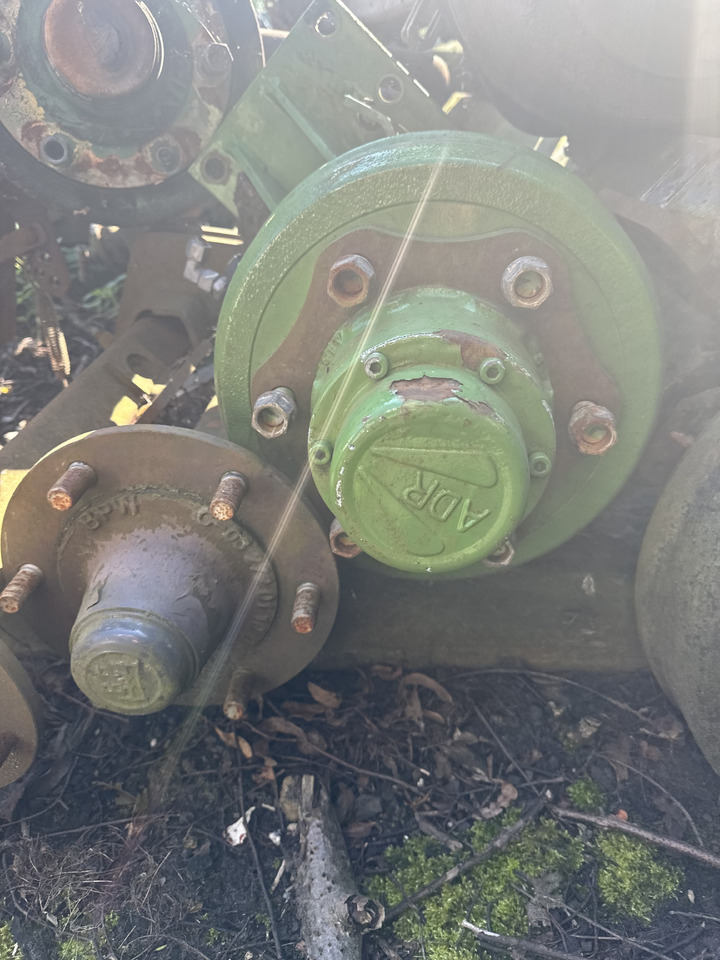 Krone Comprima - oś Piasta koła - Moyeu pour Machine agricole: photos 5 Krone Comprima - oś Piasta koła - Moyeu pour Machine agricole: photos 5