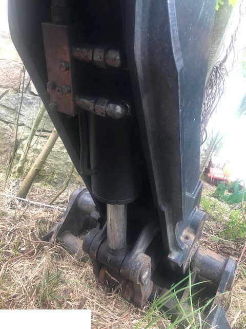 Manitou 630 - Siłownik Wychyłu Poziomowania - Vérin hydraulique pour Machine agricole: photos 1 Manitou 630 - Siłownik Wychyłu Poziomowania - Vérin hydraulique pour Machine agricole: photos 1