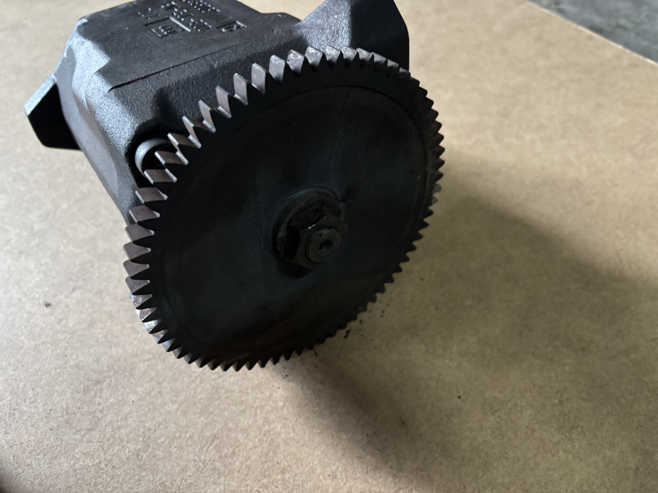 Massey Ferguson Pompa hydrauliczna 3716370M5 - Pompe hydraulique pour Machine agricole: photos 2 Massey Ferguson Pompa hydrauliczna 3716370M5 - Pompe hydraulique pour Machine agricole: photos 2