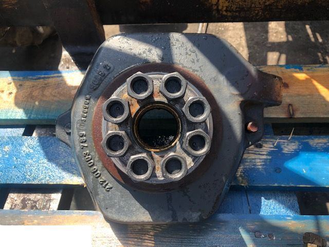 Massey Ferguson - Zwrotnica - Fusée d'essieu pour Machine agricole: photos 2 Massey Ferguson - Zwrotnica - Fusée d'essieu pour Machine agricole: photos 2