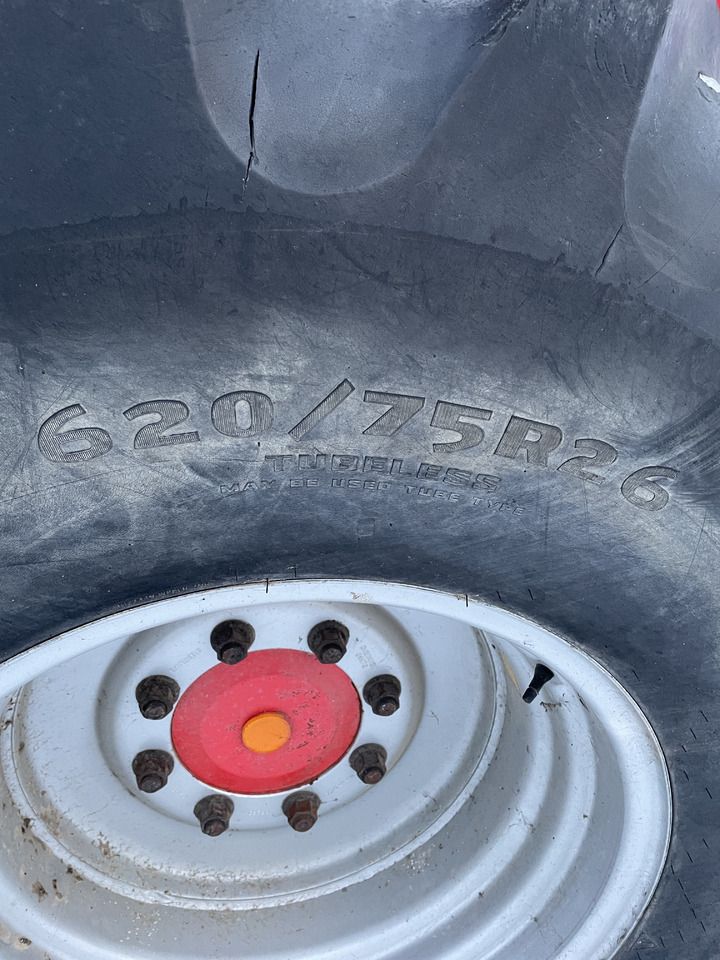 Massey Fergusson MF 30 32 - koło felga opona 620/75R26 - Jante pour Machine agricole: photos 1 Massey Fergusson MF 30 32 - koło felga opona 620/75R26 - Jante pour Machine agricole: photos 1