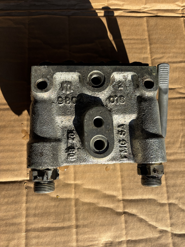 Massey Fergusson - zawór gniazdo hydrauliczne 3796260M1 ACP0307080 - Valve hydraulique pour Machine agricole: photos 2 Massey Fergusson - zawór gniazdo hydrauliczne 3796260M1 ACP0307080 - Valve hydraulique pour Machine agricole: photos 2