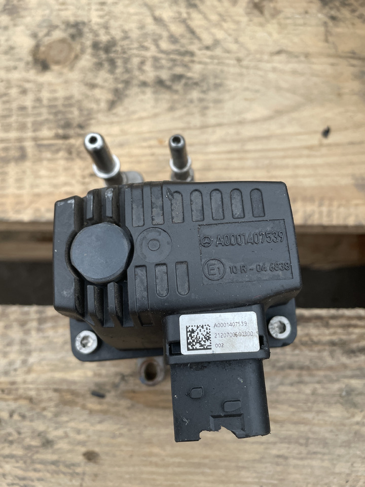Mercedes Cummins Detroit - dozownik DEF - A0001407539 A0001405139 - Système d'échappement pour Engins de chantier: photos 1 Mercedes Cummins Detroit - dozownik DEF - A0001407539 A0001405139 - Système d'échappement pour Engins de chantier: photos 1