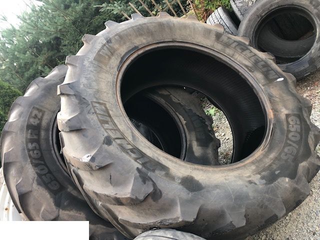 Michelin 650/65 R42 - Pneu pour Machine agricole: photos 2 Michelin 650/65 R42 - Pneu pour Machine agricole: photos 2