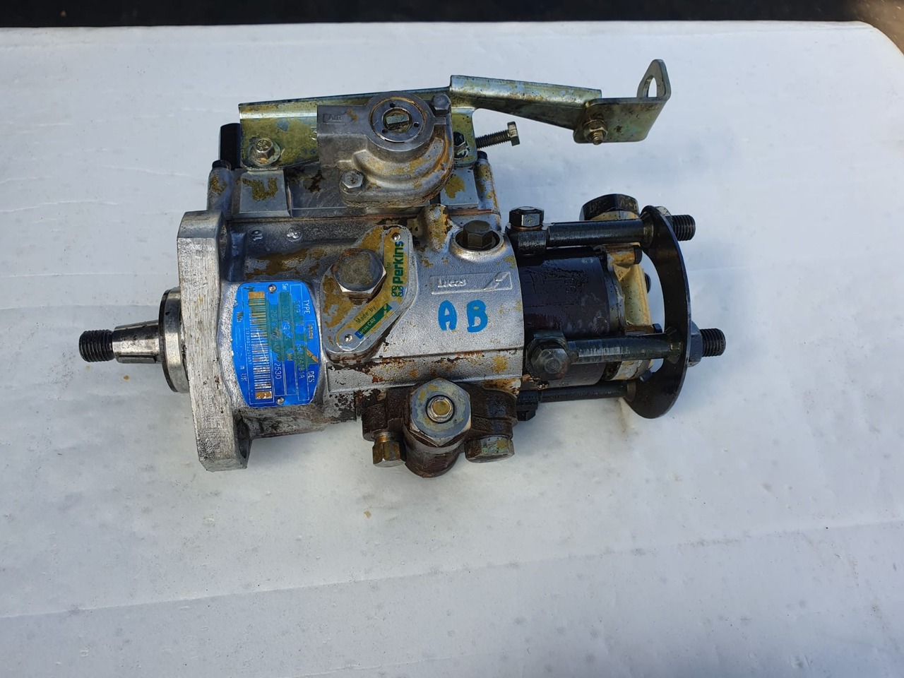 Perkins AB Pompa Paliwa Wtryskowa LUCAS typ 609 - Pompe à carburant pour Machine agricole: photos 1 Perkins AB Pompa Paliwa Wtryskowa LUCAS typ 609 - Pompe à carburant pour Machine agricole: photos 1